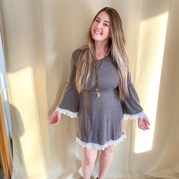 🥳 3 for 20$ Bell Sleeve Dress with Lace Trim - Picture 4 of 5
